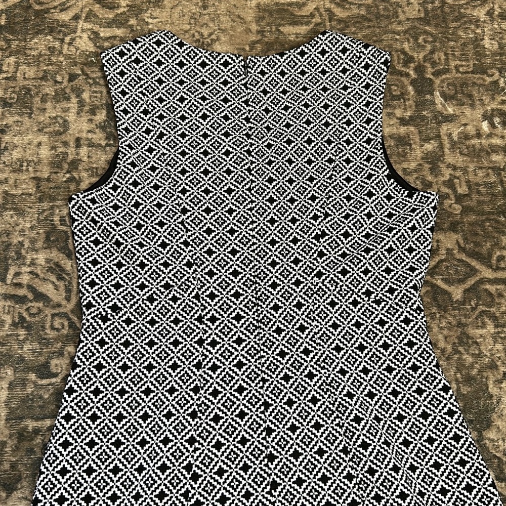 Adrianna Papell Black and White Mini Dress V Neck Size 8 - Picture 8 of 10